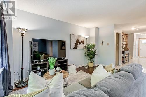 157 - 1951 Rathburn Road E, Mississauga, ON - Indoor Photo Showing Living Room