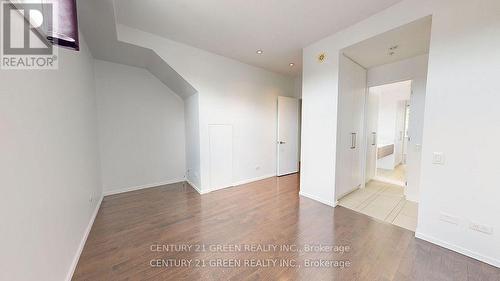 8 - 56 Lippincott Street, Toronto, ON - Indoor Photo Showing Other Room