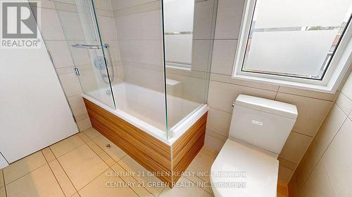 8 - 56 Lippincott Street, Toronto, ON - Indoor Photo Showing Bathroom