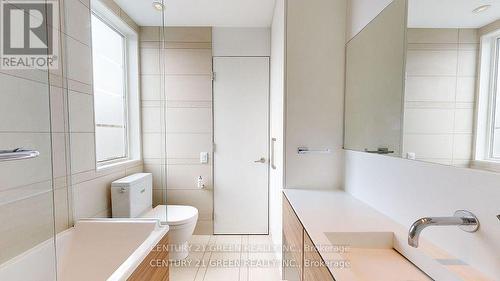 8 - 56 Lippincott Street, Toronto, ON - Indoor Photo Showing Bathroom