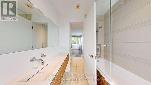 8 - 56 Lippincott Street, Toronto, ON - Indoor Photo Showing Bathroom