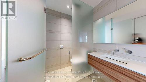 8 - 56 Lippincott Street, Toronto, ON - Indoor Photo Showing Bathroom