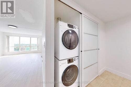 907 - 8 Lee Centre Drive, Toronto (Woburn), ON - Indoor Photo Showing Laundry Room