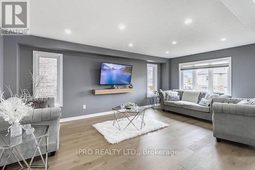 26 Willoughby Way S, New Tecumseth (Alliston), ON - Indoor Photo Showing Living Room