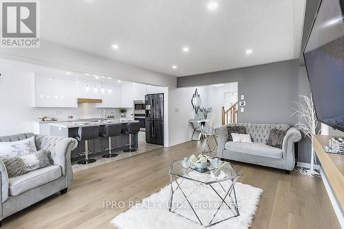 26 Willoughby Way S, New Tecumseth (Alliston), ON - Indoor Photo Showing Living Room