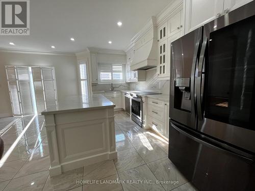 50 Oland Dr, Vaughan (Vellore Village), ON - Indoor Photo Showing Kitchen With Upgraded Kitchen