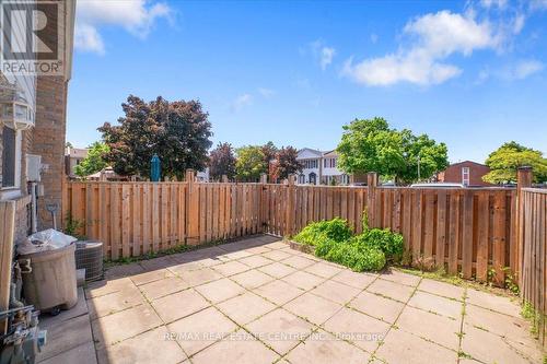 33 - 1020 Central Park Drive, Brampton (Brampton North), ON - Outdoor