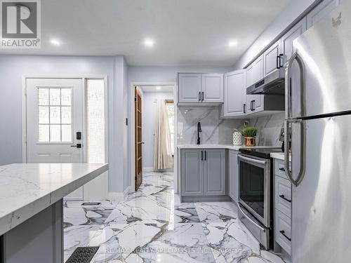 44 Thatcher Court, Brampton (Heart Lake West), ON - Indoor Photo Showing Kitchen With Stainless Steel Kitchen