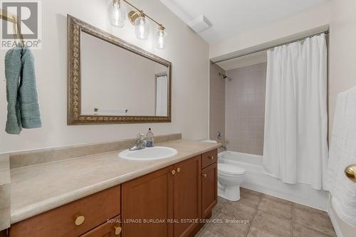 4131 Medland Drive, Burlington, ON - Indoor Photo Showing Bathroom