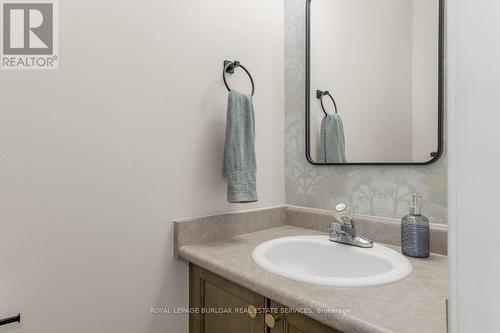 4131 Medland Drive, Burlington, ON - Indoor Photo Showing Bathroom