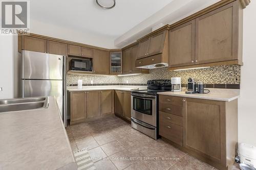 4131 Medland Drive, Burlington, ON - Indoor Photo Showing Kitchen With Double Sink