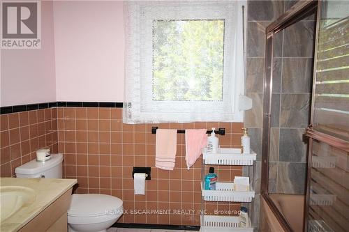 24 Leadale Place, Hamilton, ON - Indoor Photo Showing Bathroom