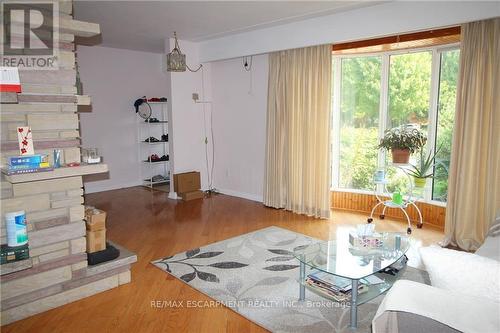 24 Leadale Place, Hamilton (Landsdale), ON - Indoor Photo Showing Living Room