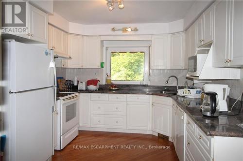 24 Leadale Place, Hamilton (Landsdale), ON - Indoor Photo Showing Kitchen