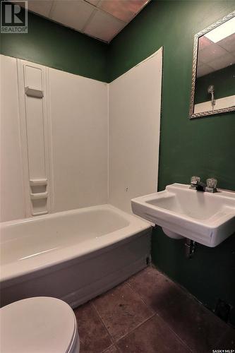 754 7Th Street E, Prince Albert, SK - Indoor Photo Showing Bathroom