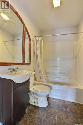 754 7Th Street E, Prince Albert, SK - Indoor Photo Showing Bathroom