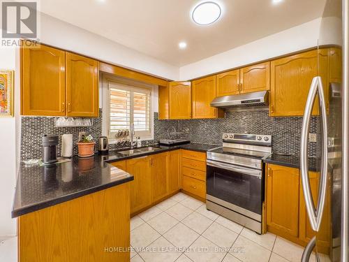 56 Mount Mckinley Lane, Brampton, ON - Indoor Photo Showing Kitchen