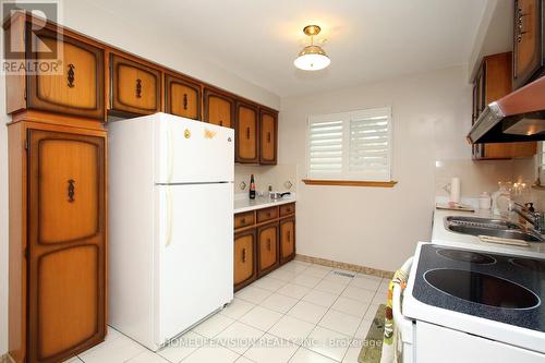 49 Stainforth Drive, Toronto (Agincourt South-Malvern West), ON - Indoor Photo Showing Kitchen