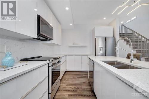 815 Norton Avenue, Ottawa, ON - Indoor Photo Showing Kitchen With Double Sink With Upgraded Kitchen