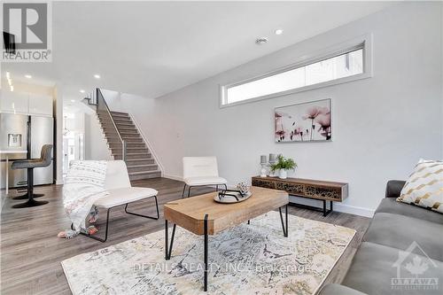 815 Norton Avenue, Ottawa, ON - Indoor Photo Showing Living Room