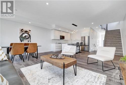 815 Norton Avenue, Ottawa, ON - Indoor Photo Showing Living Room