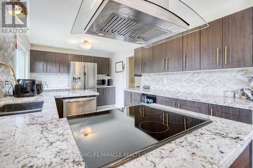 173 Oriole Drive, East Gwillimbury, ON - Indoor Photo Showing Kitchen With Upgraded Kitchen