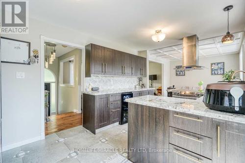 173 Oriole Drive, East Gwillimbury, ON - Indoor Photo Showing Kitchen