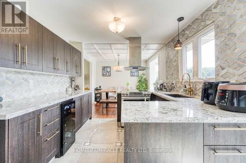 173 Oriole Drive, East Gwillimbury, ON - Indoor Photo Showing Kitchen With Upgraded Kitchen