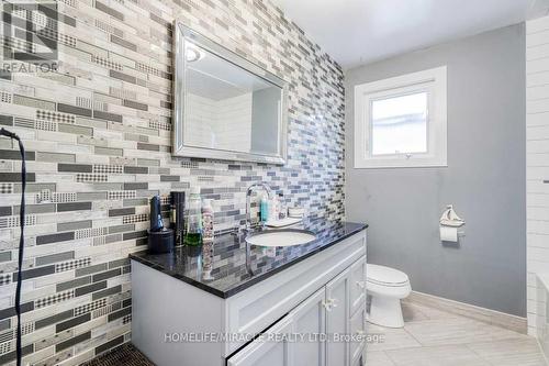 173 Oriole Drive, East Gwillimbury, ON - Indoor Photo Showing Bathroom