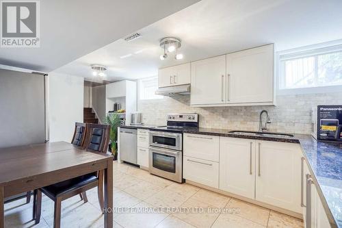 173 Oriole Drive, East Gwillimbury, ON - Indoor Photo Showing Kitchen With Upgraded Kitchen