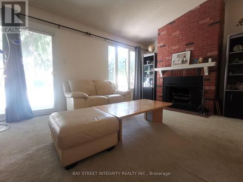 976 Raintree Lane, Mississauga, ON - Indoor Photo Showing Living Room With Fireplace