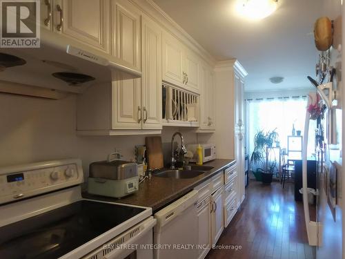 976 Raintree Lane, Mississauga, ON - Indoor Photo Showing Kitchen