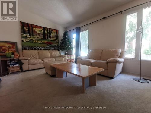 976 Raintree Lane, Mississauga, ON - Indoor Photo Showing Living Room