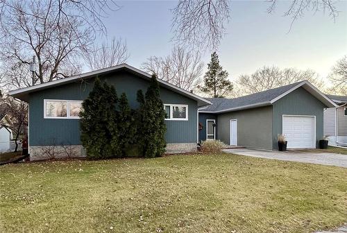 222 Buckingham Street, Boissevain, MB - Outdoor