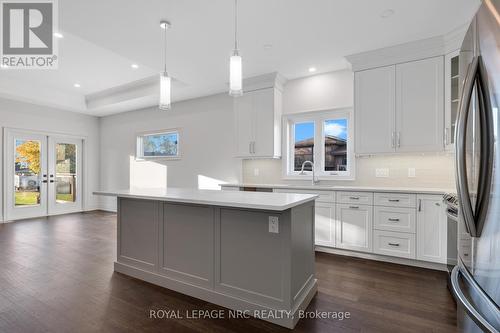 203 Elmwood Avenue, Fort Erie, ON - Indoor Photo Showing Kitchen With Upgraded Kitchen