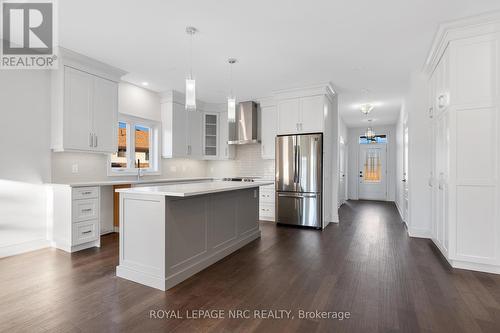 203 Elmwood Avenue, Fort Erie, ON - Indoor Photo Showing Kitchen With Upgraded Kitchen