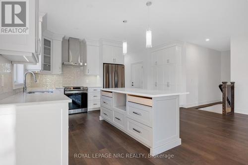 203 Elmwood Avenue, Fort Erie, ON - Indoor Photo Showing Kitchen With Upgraded Kitchen