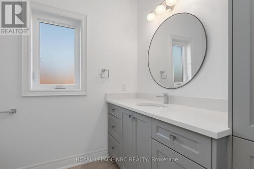 203 Elmwood Avenue, Fort Erie, ON - Indoor Photo Showing Bathroom