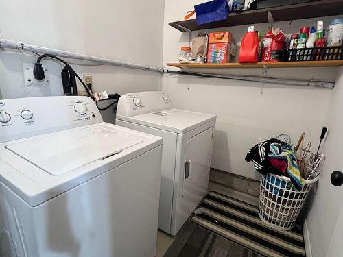 Lower-1512 Oberon Crt, Pickering, ON - Indoor Photo Showing Laundry Room