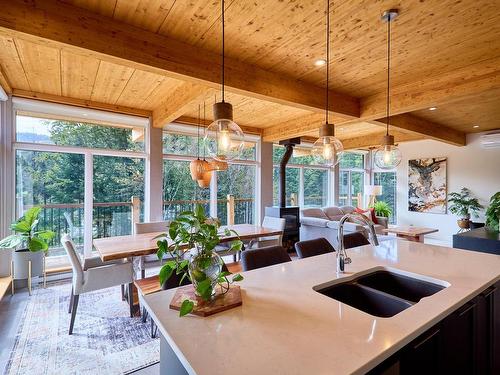 Vue d'ensemble - 95 Ch. Joseph-Hubert, Saint-Donat, QC - Indoor Photo Showing Kitchen With Double Sink