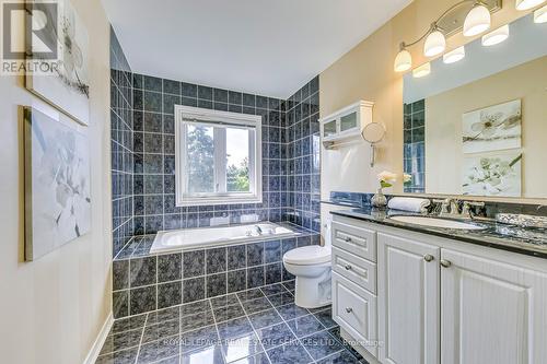 2026 Laurelcrest Place, Oakville (West Oak Trails), ON - Indoor Photo Showing Bathroom