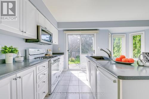 2026 Laurelcrest Place, Oakville (West Oak Trails), ON - Indoor Photo Showing Kitchen