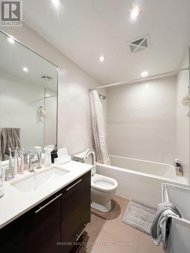 1613 - 1 Market Street, Toronto, ON - Indoor Photo Showing Bathroom