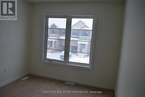 75 Phoenix Boulevard, Barrie, ON - Indoor Photo Showing Other Room