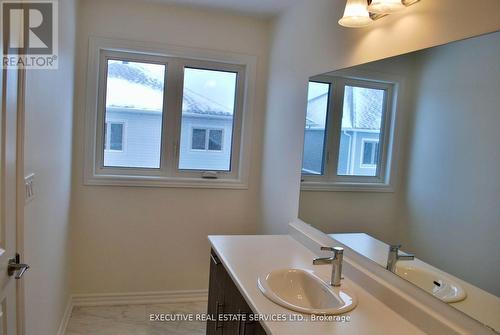 75 Phoenix Boulevard, Barrie, ON - Indoor Photo Showing Bathroom