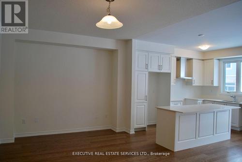 75 Phoenix Boulevard, Barrie, ON - Indoor Photo Showing Kitchen