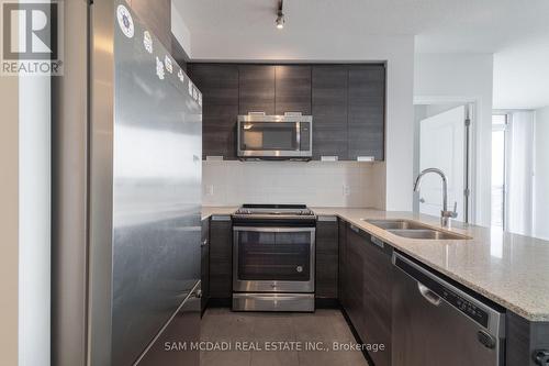 502 - 5025 Four Springs Avenue, Mississauga (Hurontario), ON - Indoor Photo Showing Kitchen With Double Sink With Upgraded Kitchen