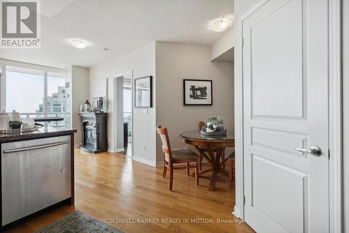 1208 - 2240 Lakeshore Boulevard W, Toronto, ON - Indoor Photo Showing Kitchen