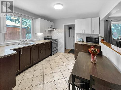 907 Fennell Avenue, Hamilton (Raleigh), ON - Indoor Photo Showing Kitchen