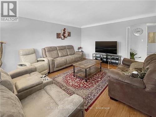 907 Fennell Avenue, Hamilton (Raleigh), ON - Indoor Photo Showing Living Room